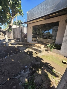 CASA A VENDA COM PONTO COMERCIAL NA...
