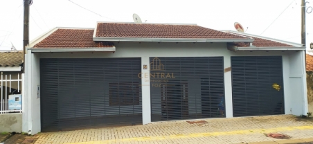 CASA A VENDA NO TRES BANDEIRAS